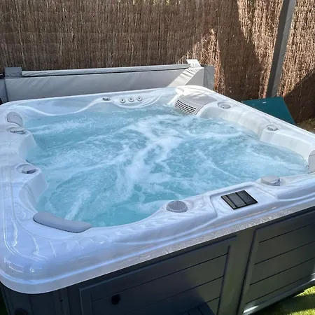 Dom wakacyjny Maison Avec Jacuzzi - Charme Et Serenite Pour 6 Pers